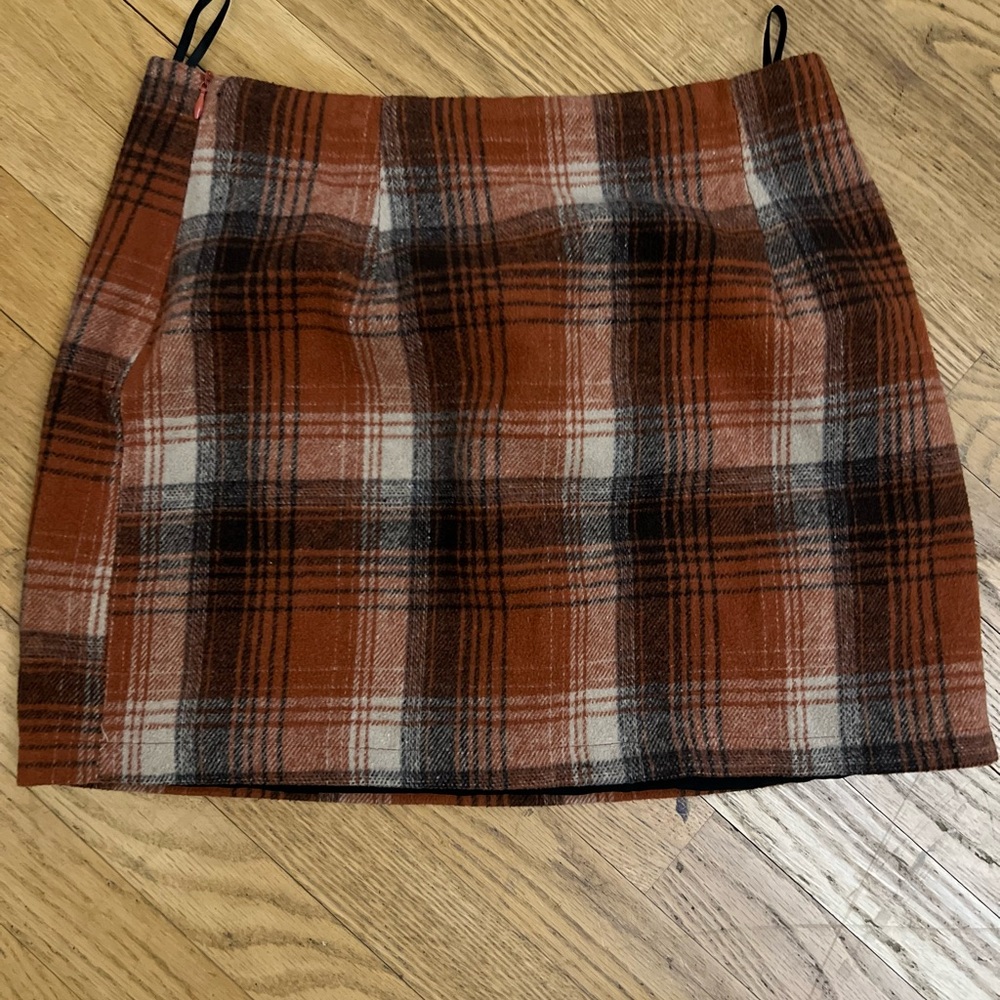 Ladies Size Medium Plaid Mini Skirt in Brown and Black Check Pattern Wool GUC ❤️
